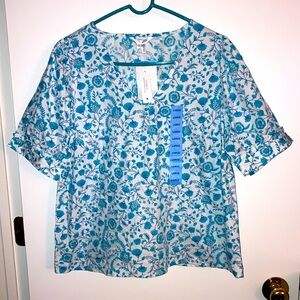 Draper James Size L, V Neck, Blue Paisley Puff Sleeve Top